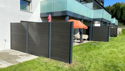 WPC Sichtschutz aus dem 2020 in 1072 Forel Schweiz von Swissclôture Léman.