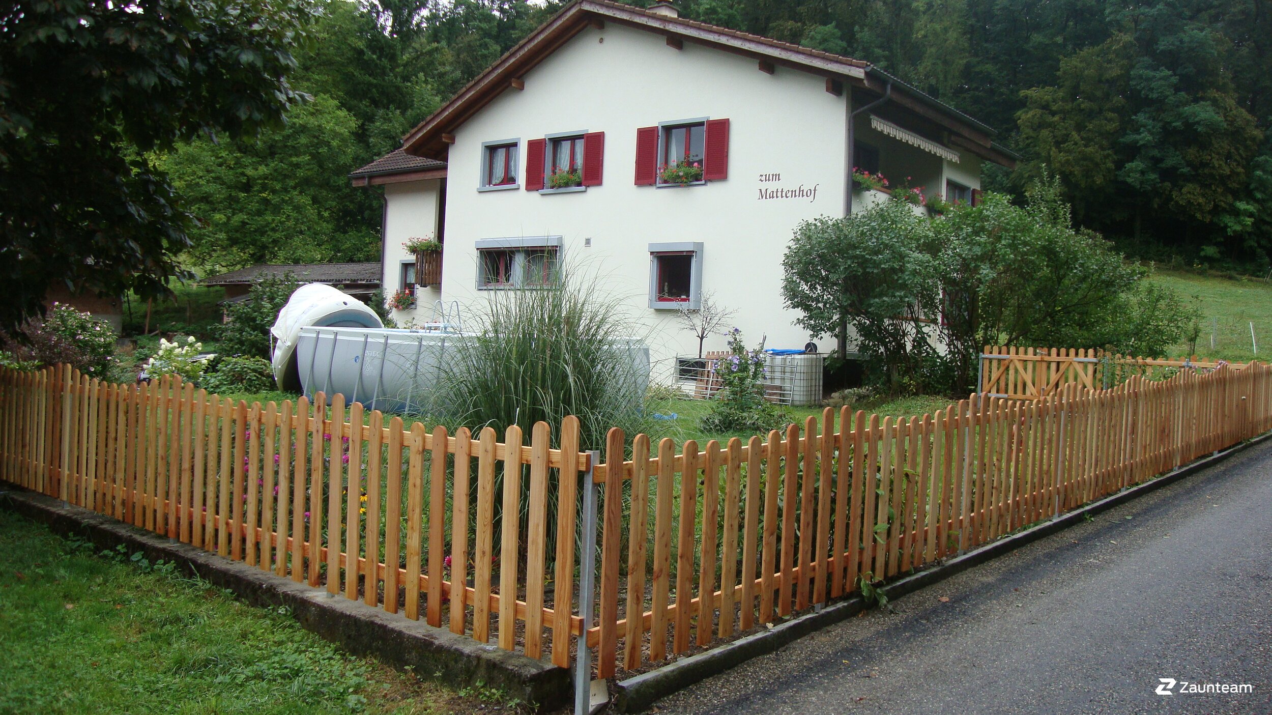 Clôture en mélèze de 2016 à 4435 Niederdorf Suisse de Zaunteam Nordwest.