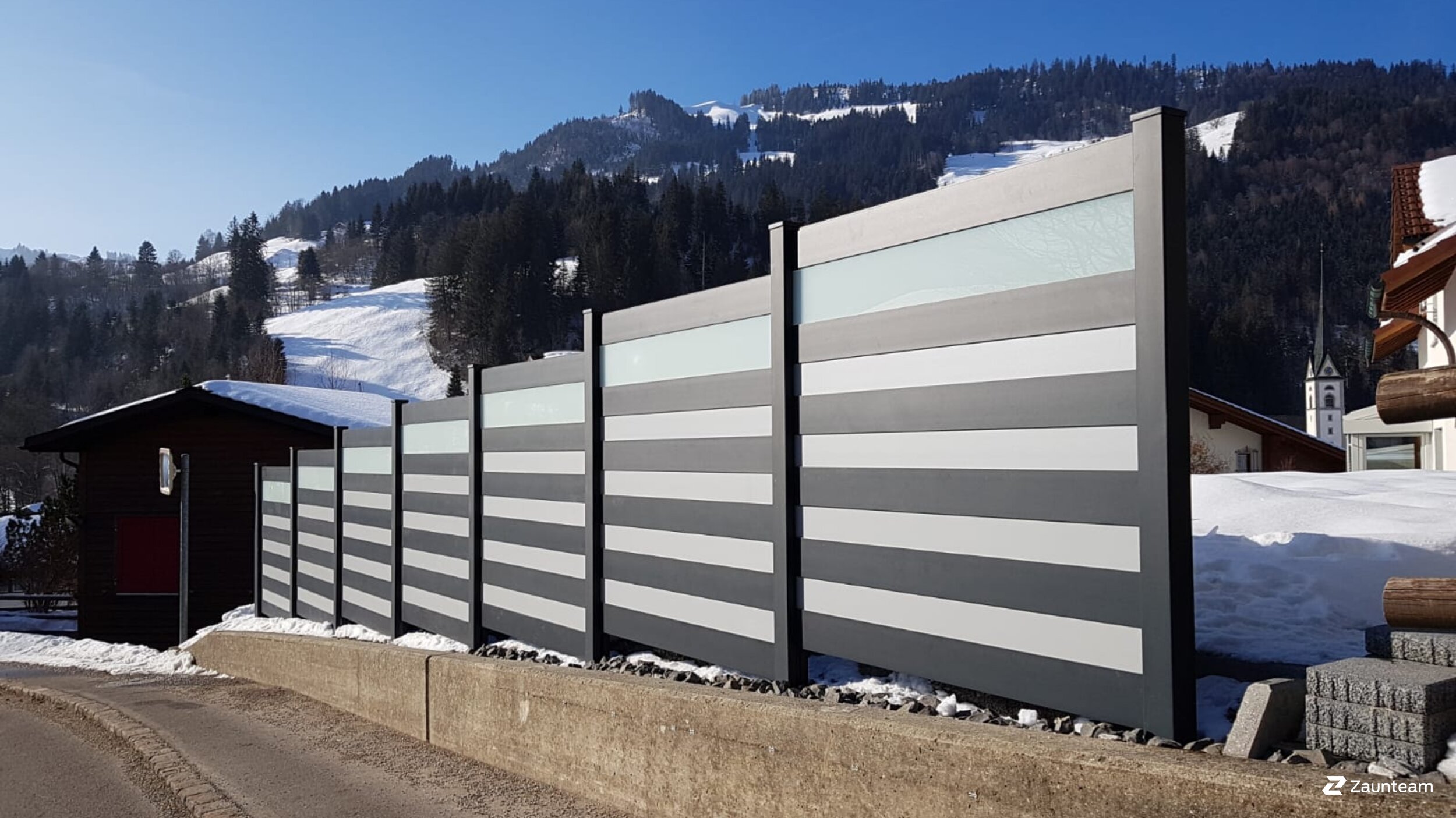 Protection brise-vue en aluminium de 2019 à 6174 Flühli Suisse de Zaunteam Willimann AG.