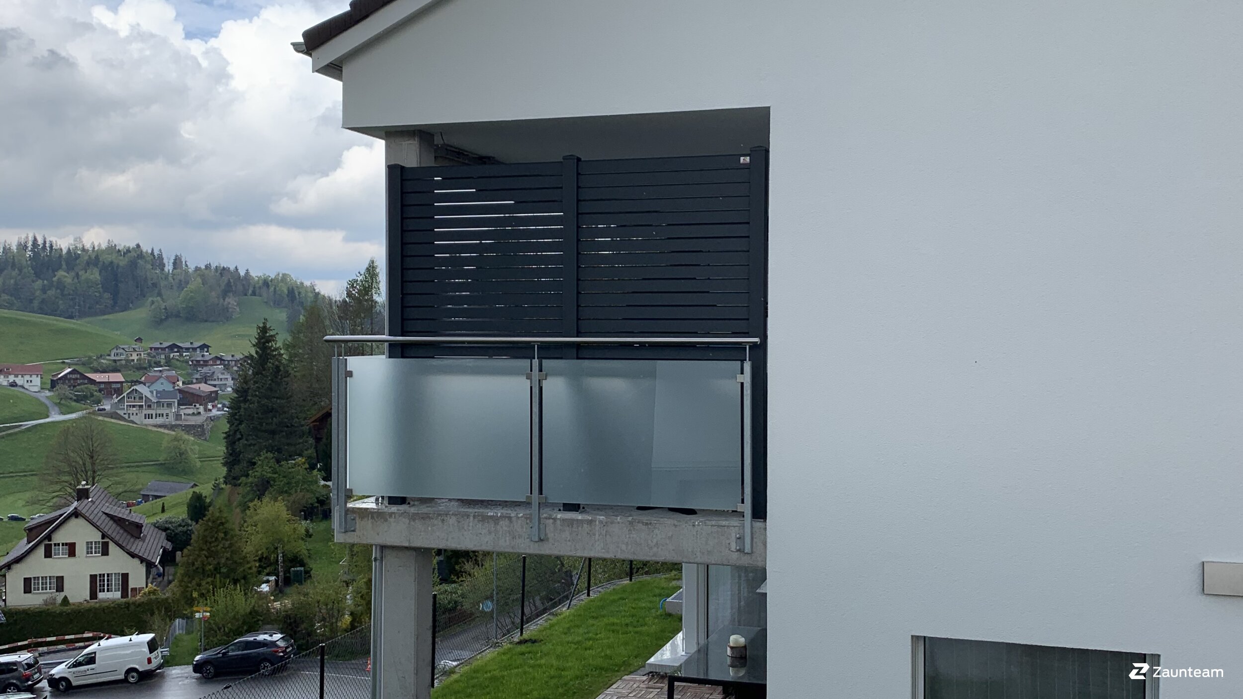 Protection brise-vue en aluminium de 2019 à 9103 Schwellbrunn Suisse de Zaunteam Appenzellerland.