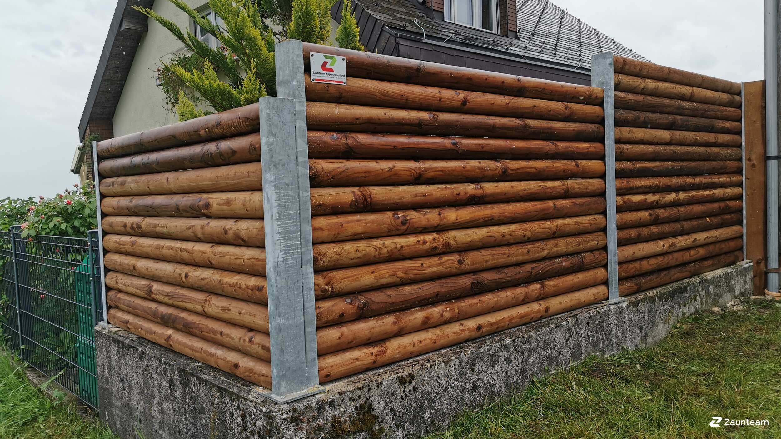Protection brise-vue en bois de 2022 à 9103 Schwellbrunn Suisse de Zaunteam Appenzellerland.