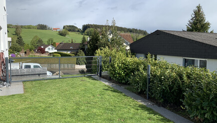 Clôture en panneau double fil de 2019 à 9204 Andwil SG Suisse de Zaunteam Appenzellerland.