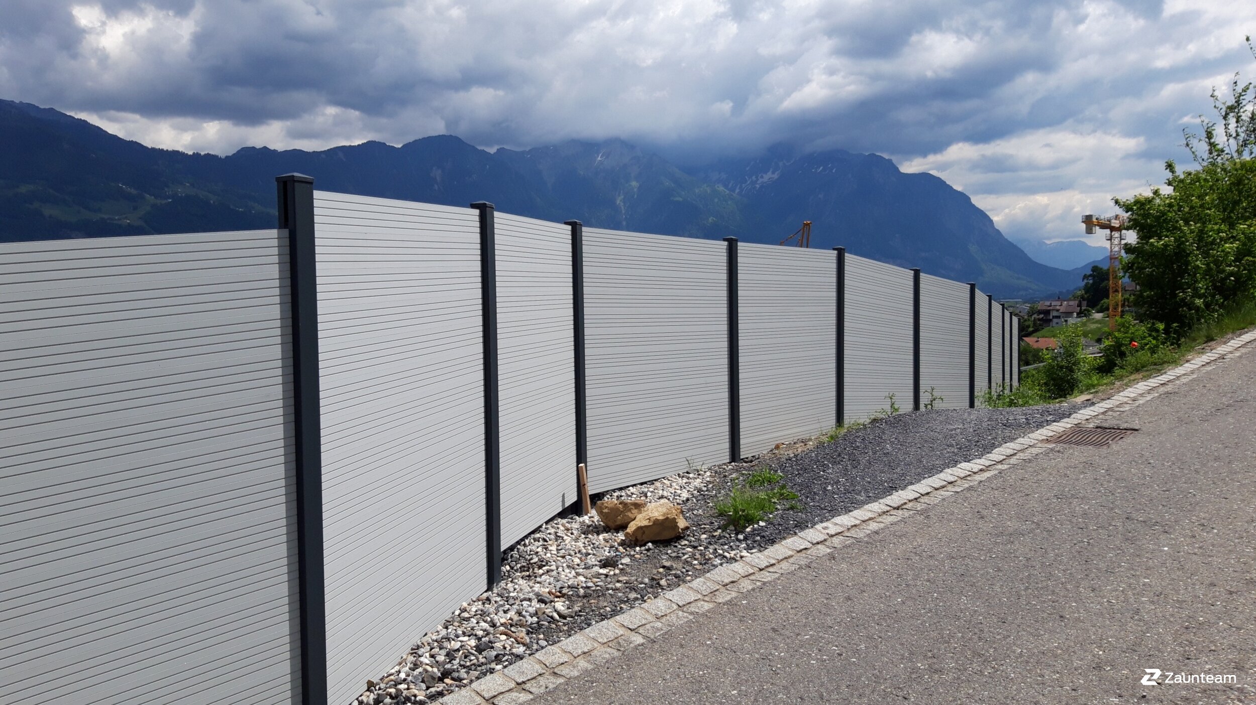 Protection brise-vue en aluminium de 2020 à 9470 Räfis Suisse de Zaunteam Werdenberg.