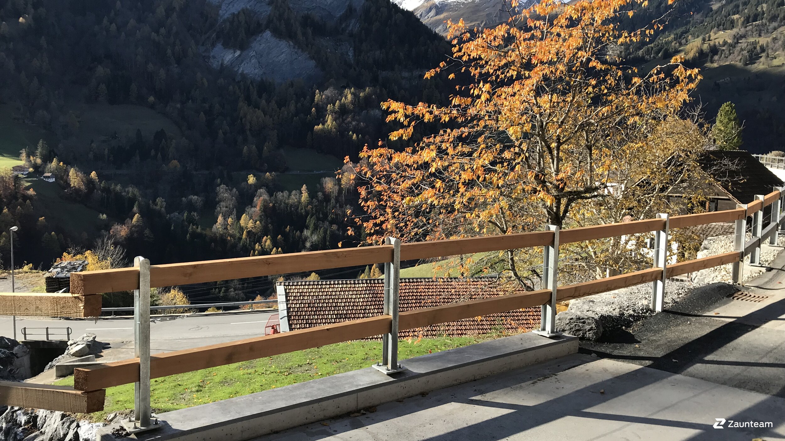 Clôture de chemin de 2018 à 7314 Vadura Suisse de Zaunteam Heidiland.