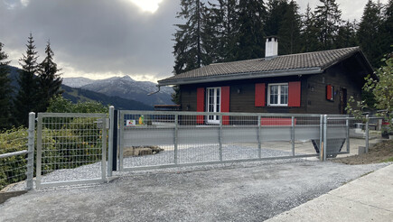 Portails automatiques de 2021 à 7243 Pany Suisse de Zaunteam Heidiland.