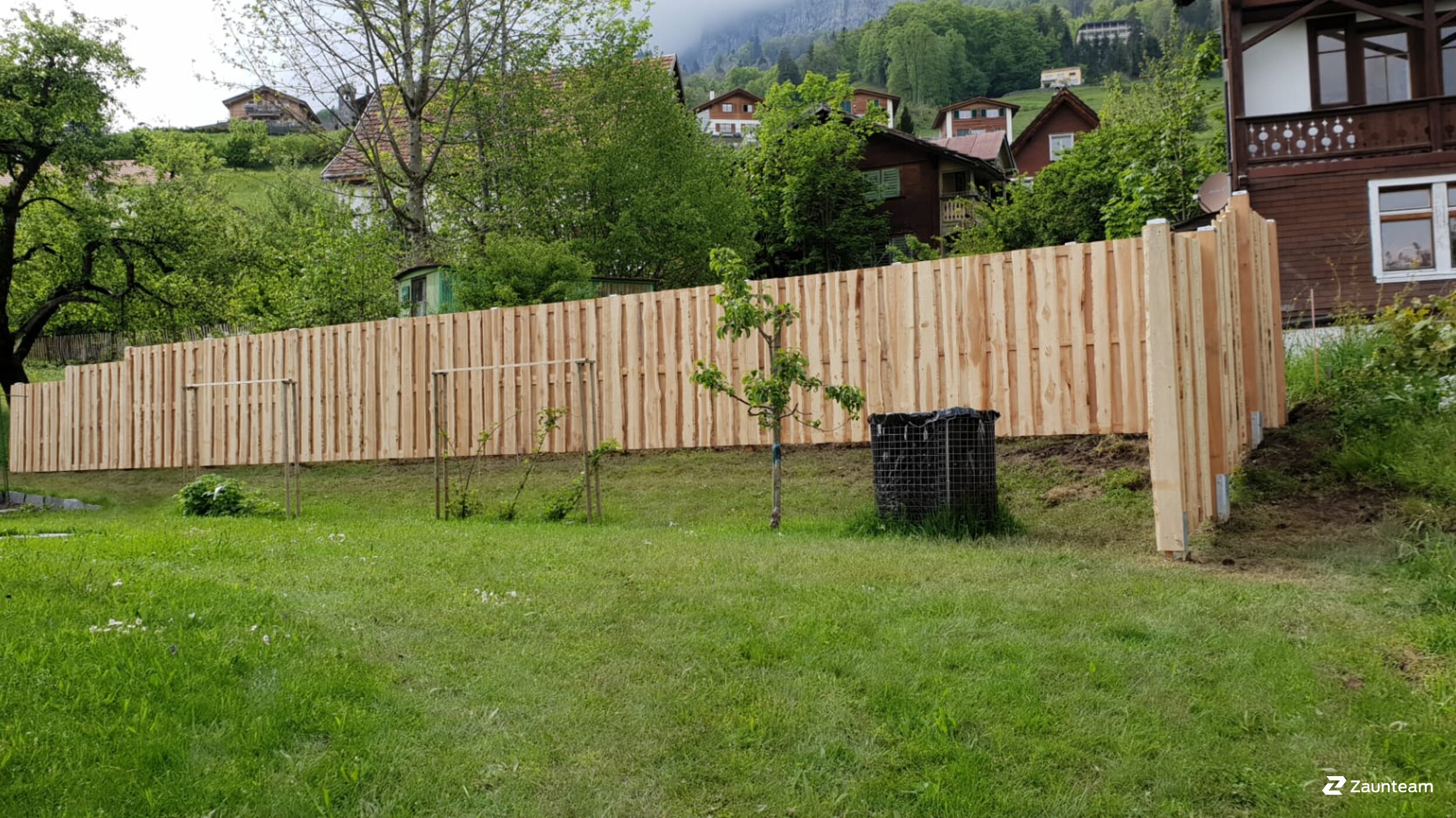 Protection brise-vue en bois de 2019 à 8881 Walenstadtberg Suisse de Zaunteam Heidiland.