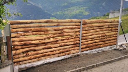 Holz Sichtschutz aus dem 2020 in 7082 Obervatz Schweiz von Zaunteam Engadin.