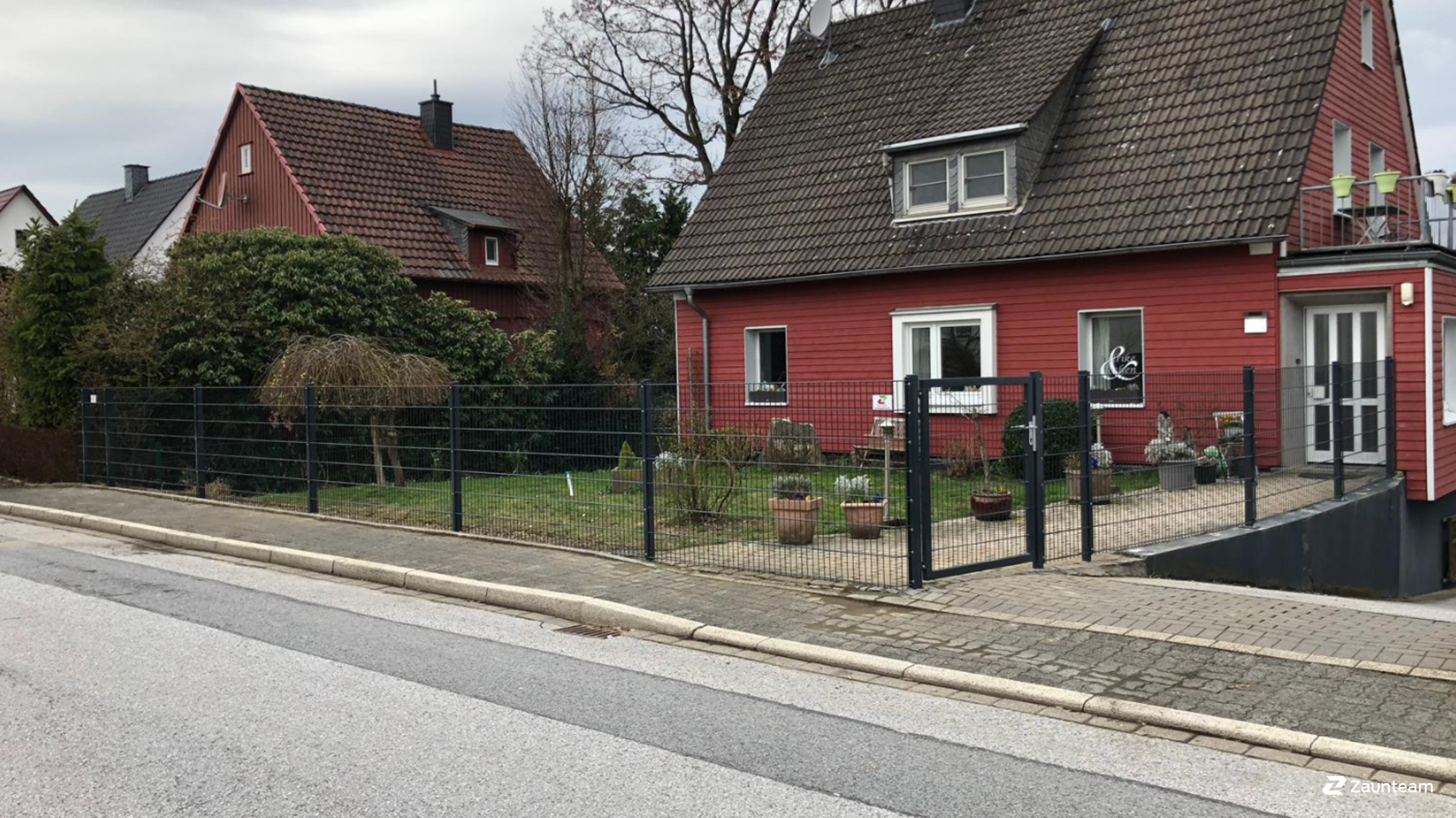 Clôture en panneau double fil de 2019 à 58553 Halver Allemagne de Zaunteam Sauerland.