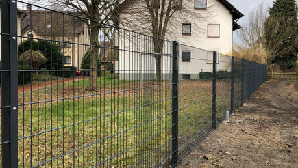 Clôture en panneau double fil de 2019 à 58706 Menden Allemagne de Zaunteam Sauerland.