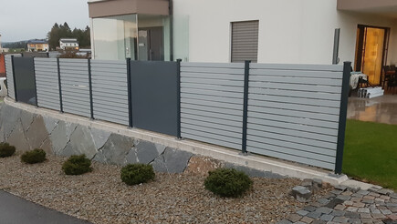 Aluminium Sichtschutz aus dem 2021 in 4281 Mönchdorf Österreich von Zaunteam Unteres-Mühlviertel.