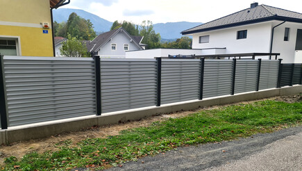 Protection brise-vue en aluminium de 2023 à 9500 Villach Autriche de Zaunteam Kärnten-Mitte.
