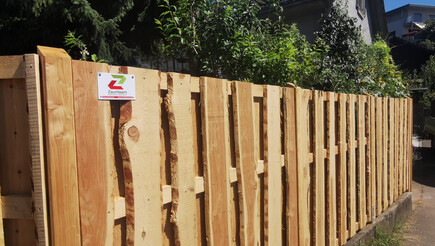 Protection brise-vue en bois de 2020 à 8340 HInwil Suisse de Zaunteam Zürich Oberland GmbH.