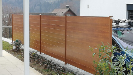 Protection brise-vue en aluminium de 2019 à 8492 Wila Suisse de Zaunteam Zürich Oberland GmbH.