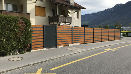 Protection brise-vue en aluminium de 2019 à 8865 Bilten Suisse de Zaunteam Linth.
