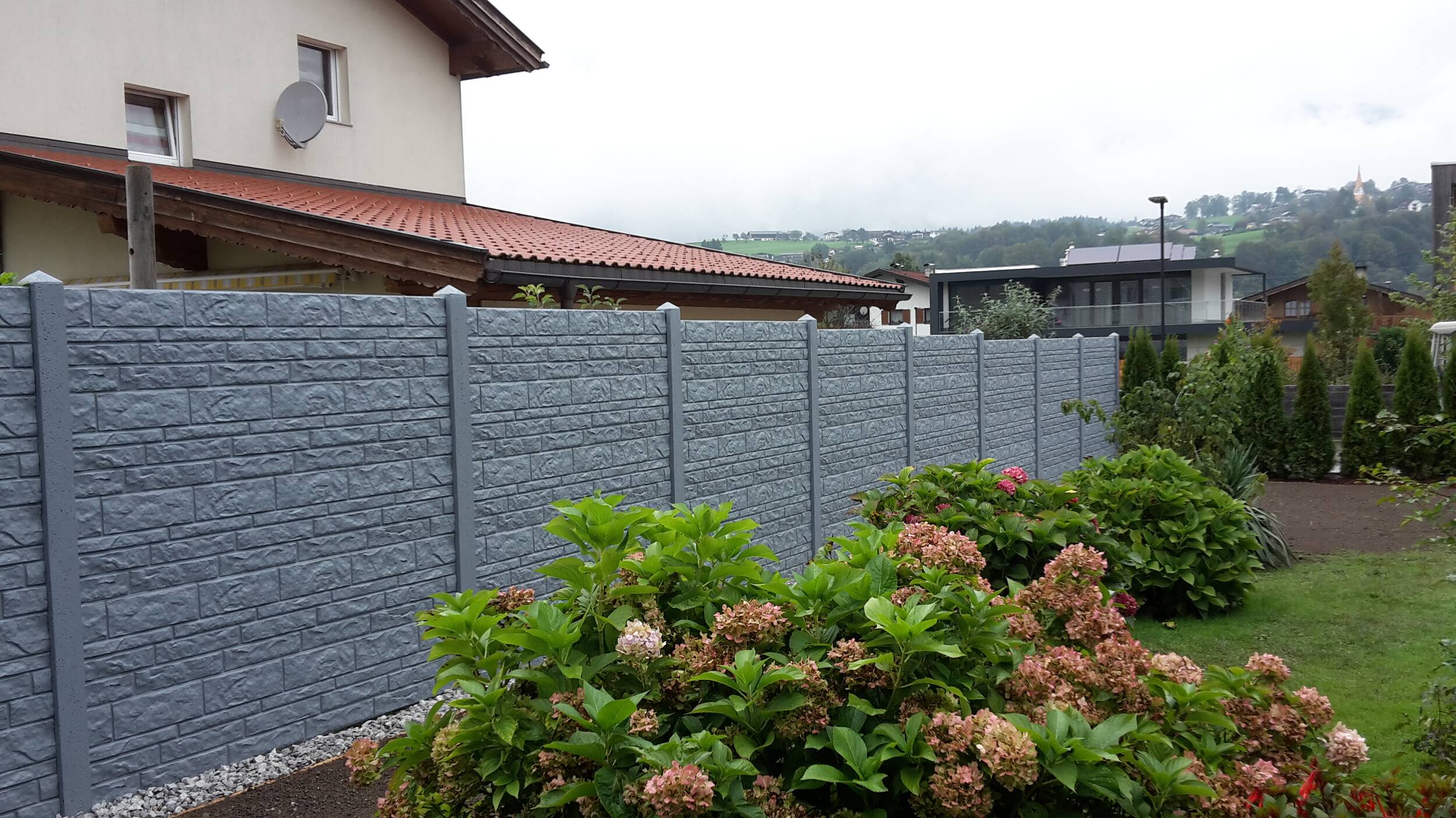 Sichtschutz Aus Beton In Antikstein Optik