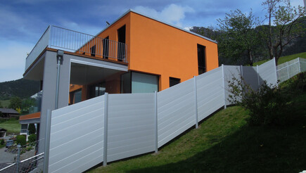 Aluminium Sichtschutz aus dem 2016 in 3911 Ried-Brig Schweiz von Zaunteam Wallis / Swissclôture Valais.