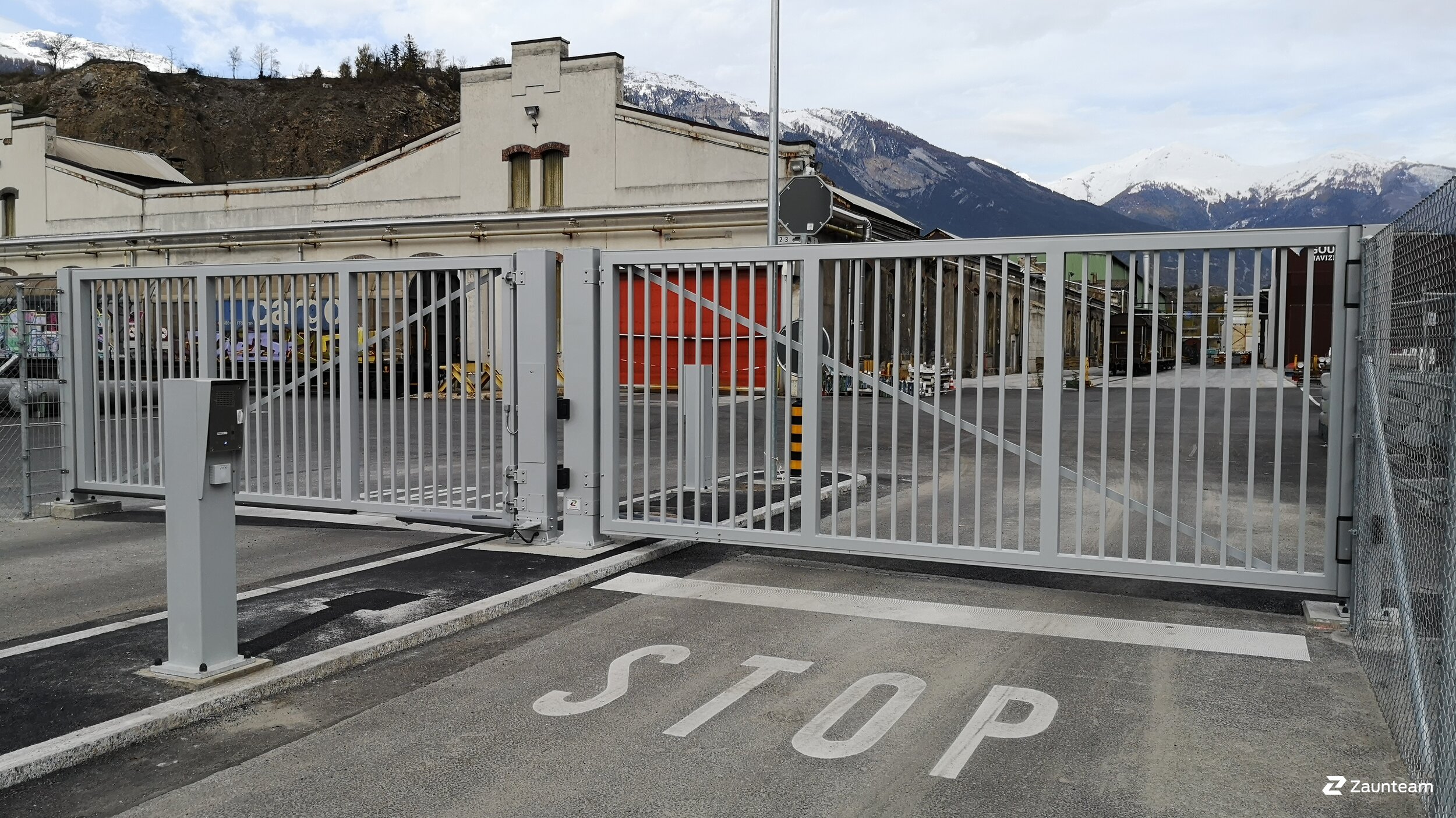 Portes et Passantes de 2019 à 3960 Chippis Suisse de Zaunteam Wallis / Swissclôture Valais.