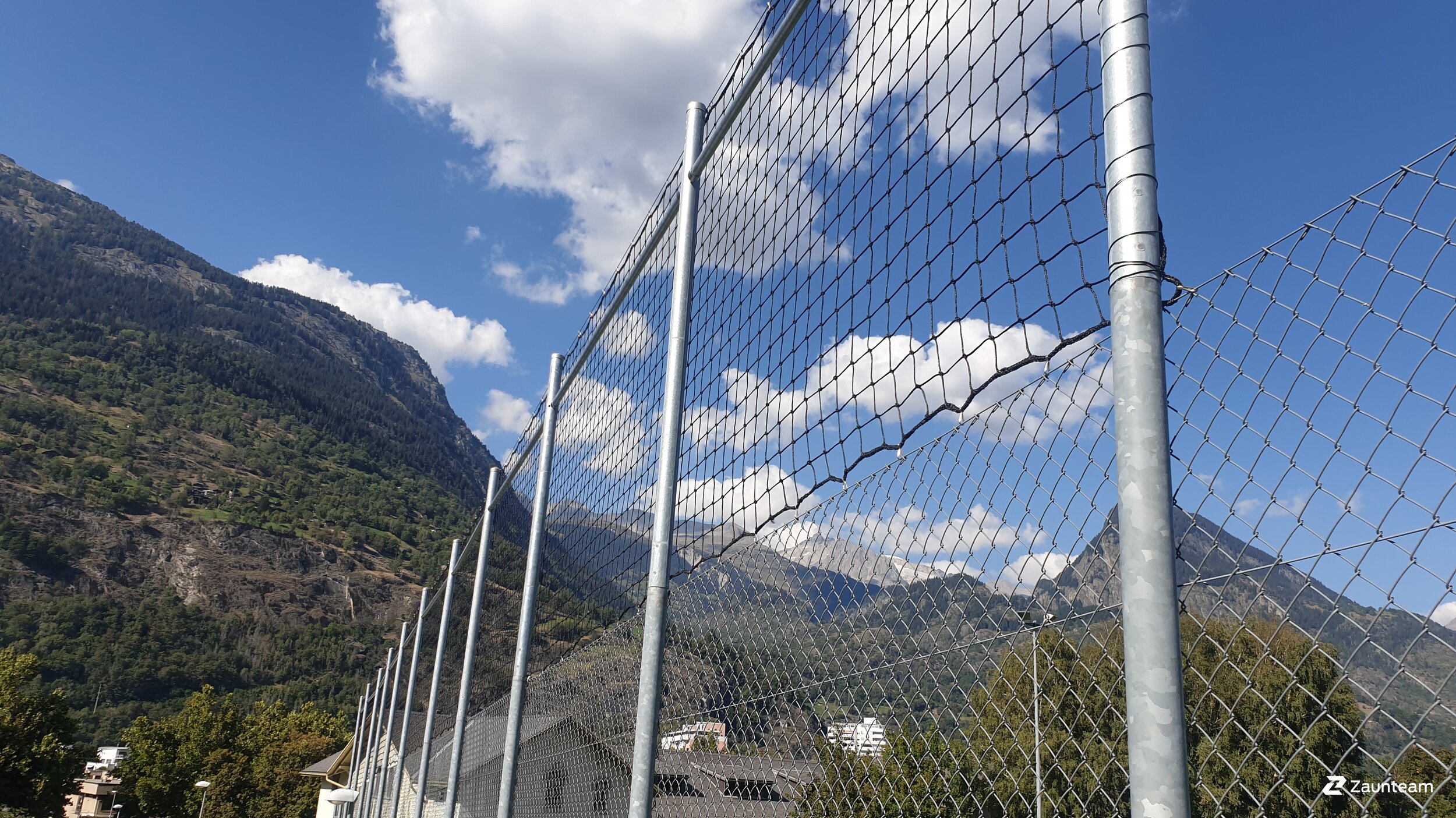 Clôture pare-ballon de 2020 à 3902 Glis Suisse de Zaunteam Wallis / Swissclôture Valais.