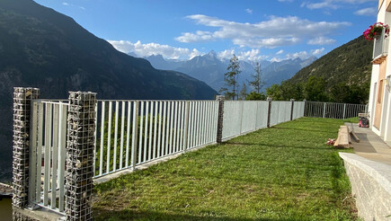 Garde-corps et main-courantes de 2021 à 3933 Staldenried Suisse de Zaunteam Wallis / Swissclôture Valais.