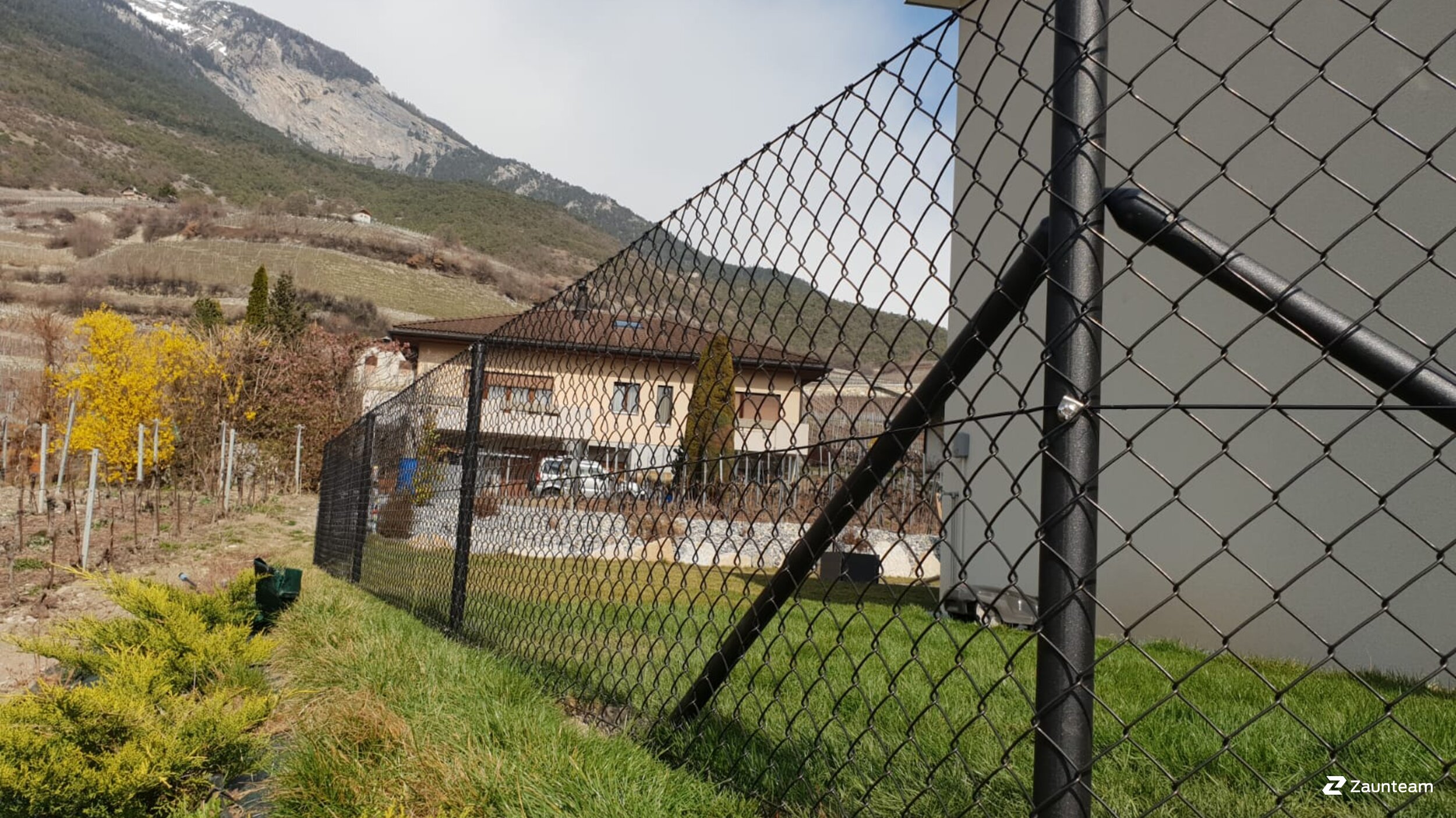 Grillage diagonal de 2019 à 3970 Salgesch Suisse de Zaunteam Wallis / Swissclôture Valais.