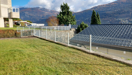 Clôture en grille double fil décorative de 2023 à 1950 Sion Suisse de Zaunteam Wallis / Swissclôture Valais.