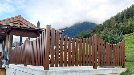 Kunststoff Zaun aus dem 2022 in 3948 Unterems Schweiz von Zaunteam Wallis / Swissclôture Valais.