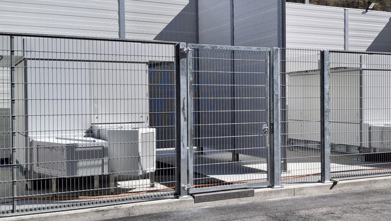 Doppelstabmattenzaun aus dem 2026 in 3922 Stalden Schweiz von Zaunteam Wallis / Swissclôture Valais.