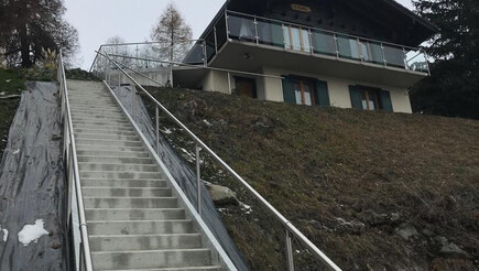 Geländer und Handläufe aus dem 2018 in 1987 Hérémence Schweiz von Zaunteam Wallis / Swissclôture Valais.