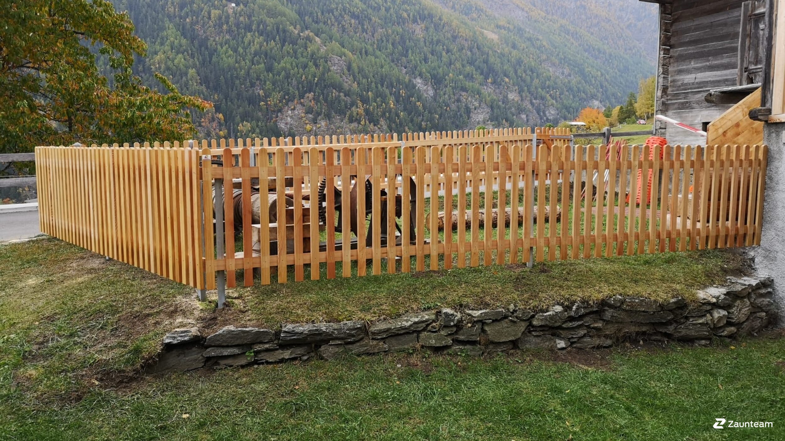 Protection brise-vue en bois de 2019 à 3948 Oberems Suisse de Zaunteam Wallis / Swissclôture Valais.