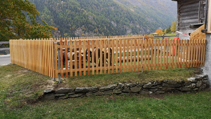 Protection brise-vue en bois de 2019 à 3948 Oberems Suisse de Zaunteam Wallis / Swissclôture Valais.