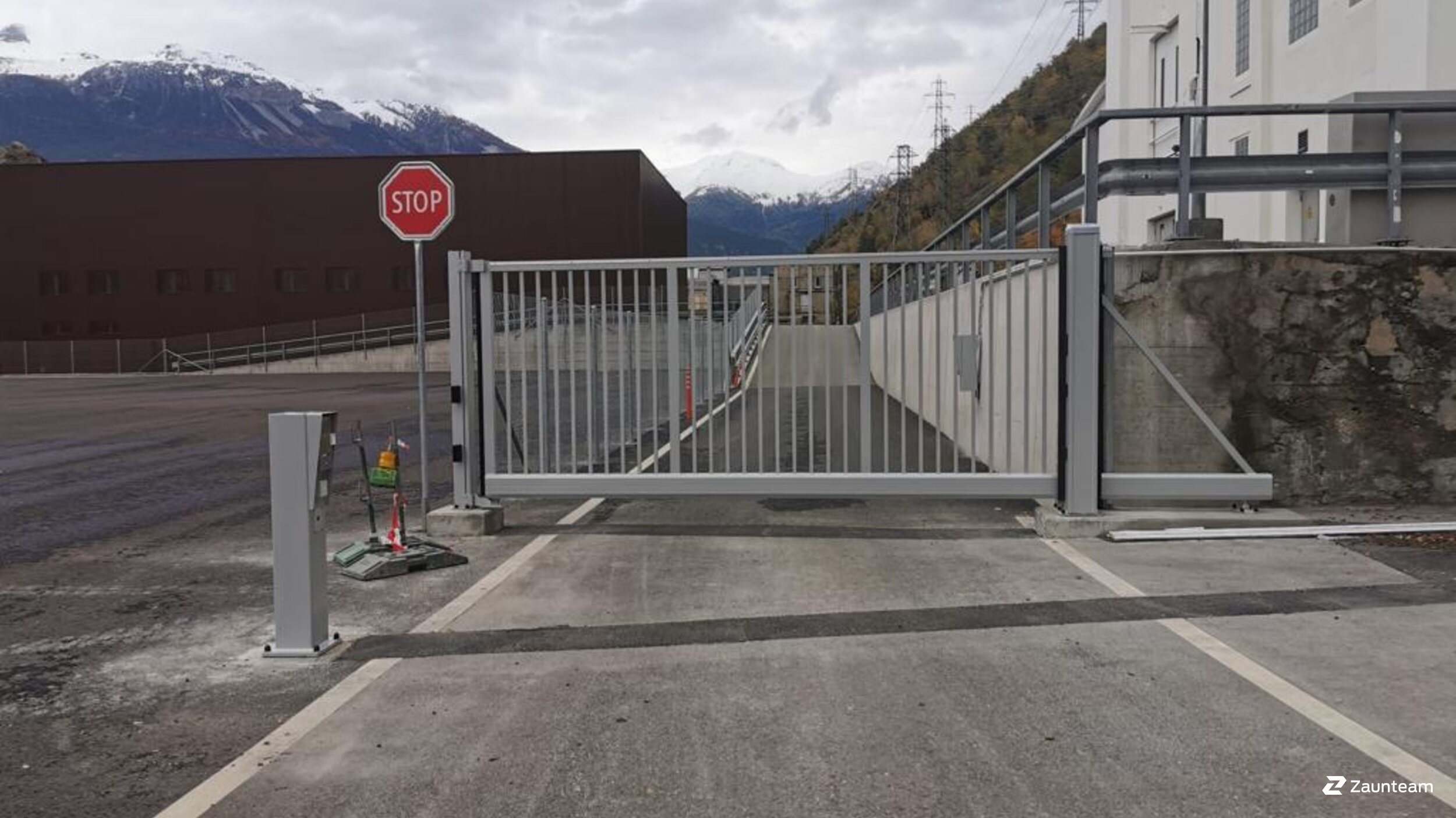 Portails automatiques de 2019 à 3960 Chippis Suisse de Zaunteam Wallis / Swissclôture Valais.