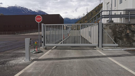 Automatische Tore aus dem 2019 in 3960 Chippis Schweiz von Zaunteam Wallis / Swissclôture Valais.