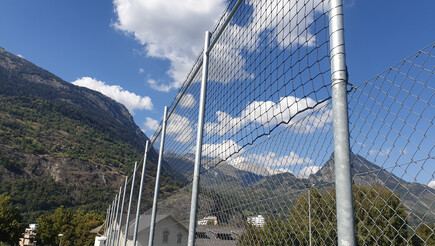 Clôture pare-ballon de 2020 à 3902 Glis Suisse de Zaunteam Wallis / Swissclôture Valais.