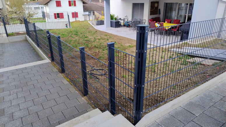Doppelstabmattenzaun aus dem 2026 in 4538 Oberbipp Schweiz von Zaunteam Mittelland GmbH.