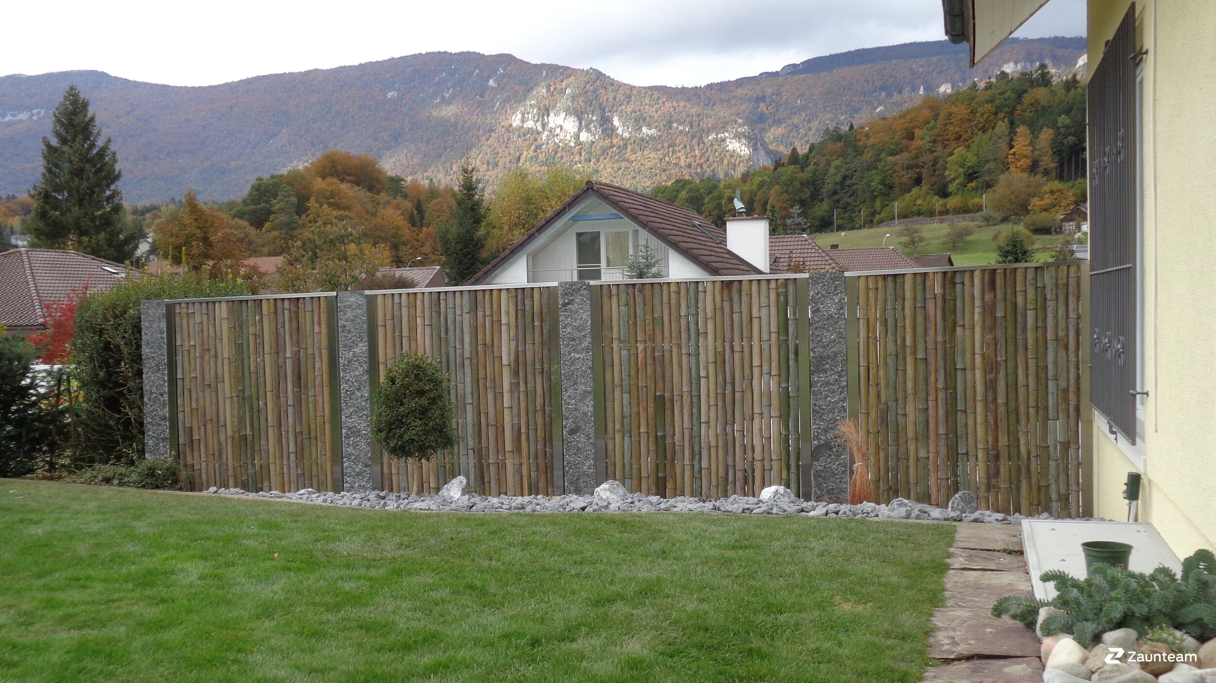 Protection brise-vue en bambou de 2016 à 4512 Bellach Suisse de Zaunteam Mittelland GmbH.