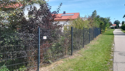 Clôture en grille double fil décorative de 2021 à 87471 Durach Allemagne de Zaunteam Allgäu.
