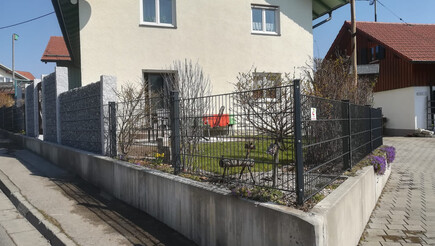 Clôture en panneau double fil de 2020 à 87653 Eggenthal Allemagne de Zaunteam Allgäu.