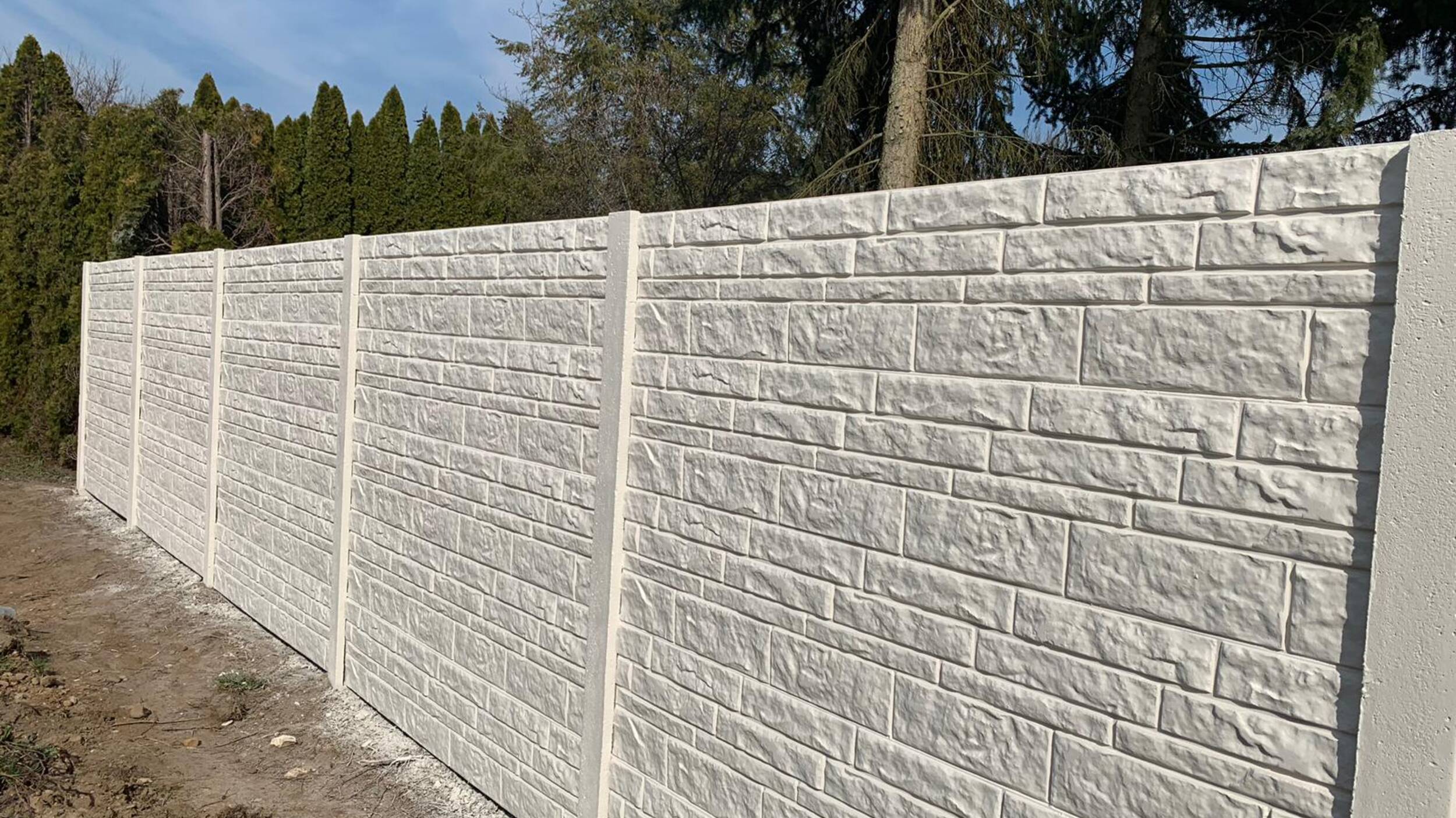 Sichtschutz Aus Beton In Violine Optik