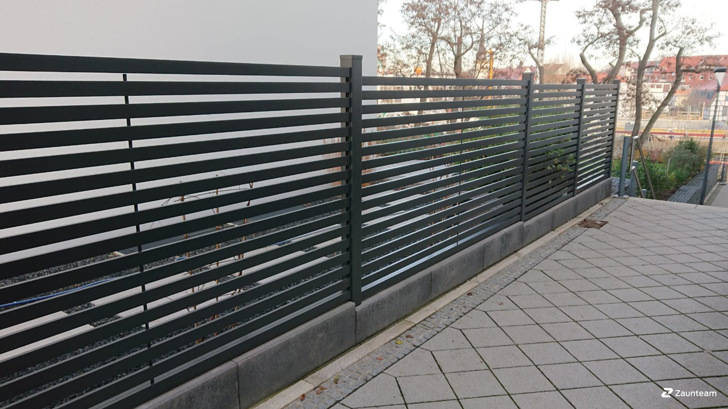 Protection brise-vue en aluminium de 2018 à 99092 Erfurt Allemagne de Zaunteam Thüringer Wald.