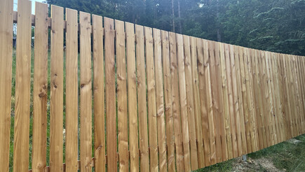 Protection brise-vue en bois de 2023 à 98724 Neuhaus OT Lichte Allemagne de Zaunteam Thüringer Wald.