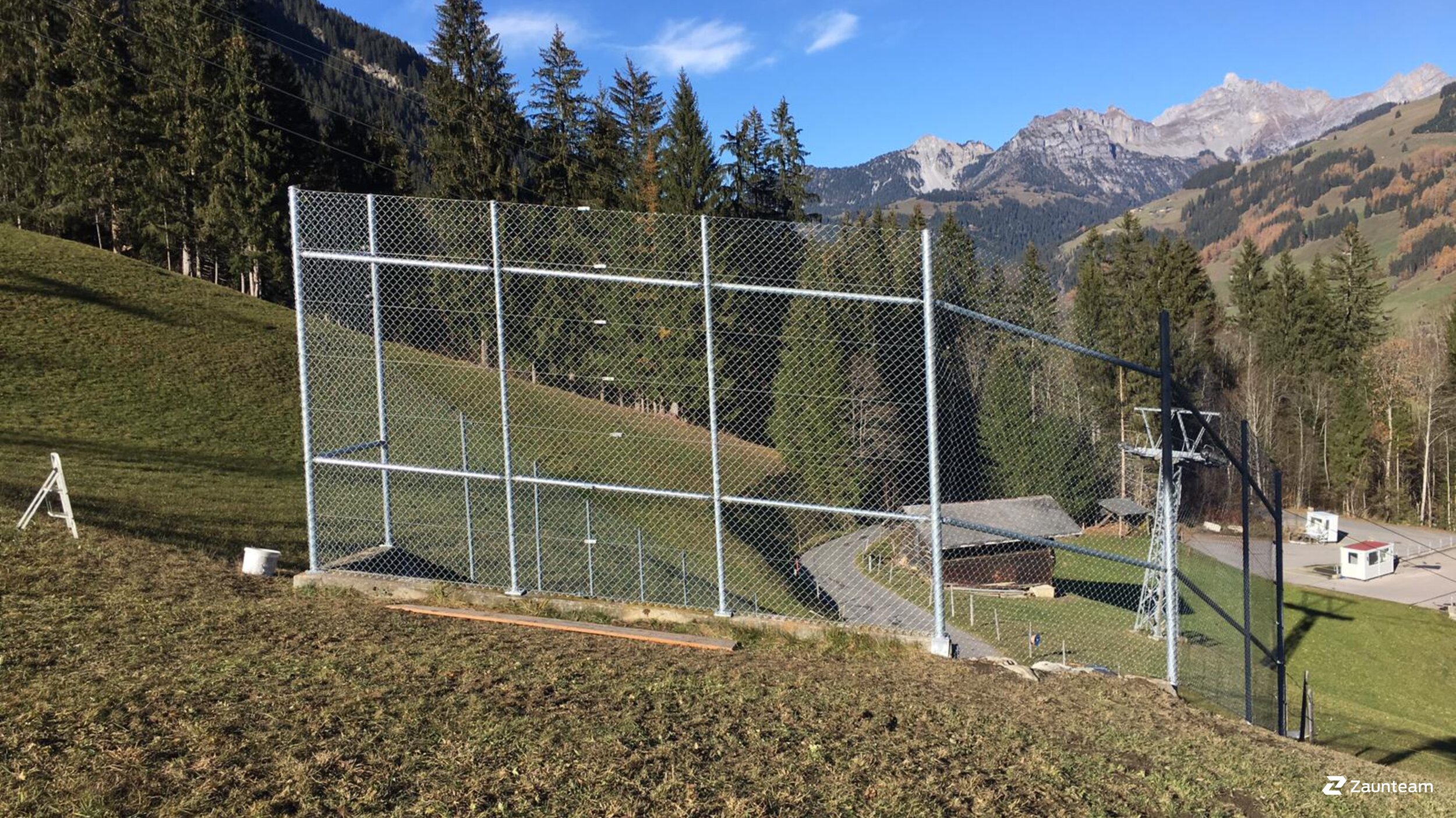 Grillage diagonal de 2018 à 3775 Lenk Suisse de Zaunteam Berner Oberland.