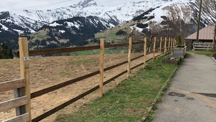 Halbrundlattenzaun aus dem 2018 in 3725 Achseten Schweiz von Zaunteam Berner Oberland.