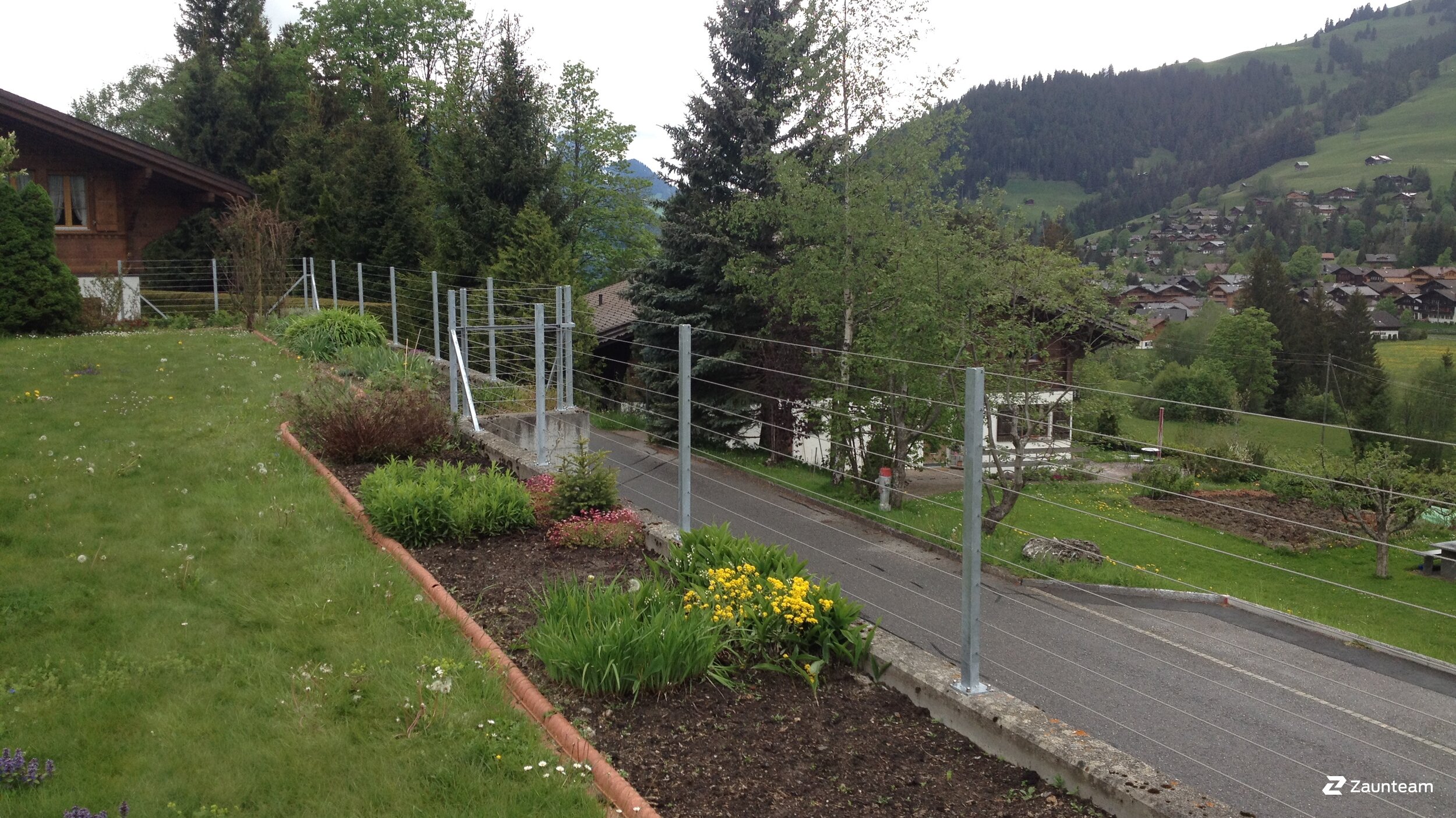 Clôture en câble métallique de 2016 à 3778 Schönried Suisse de Zaunteam Berner Oberland.