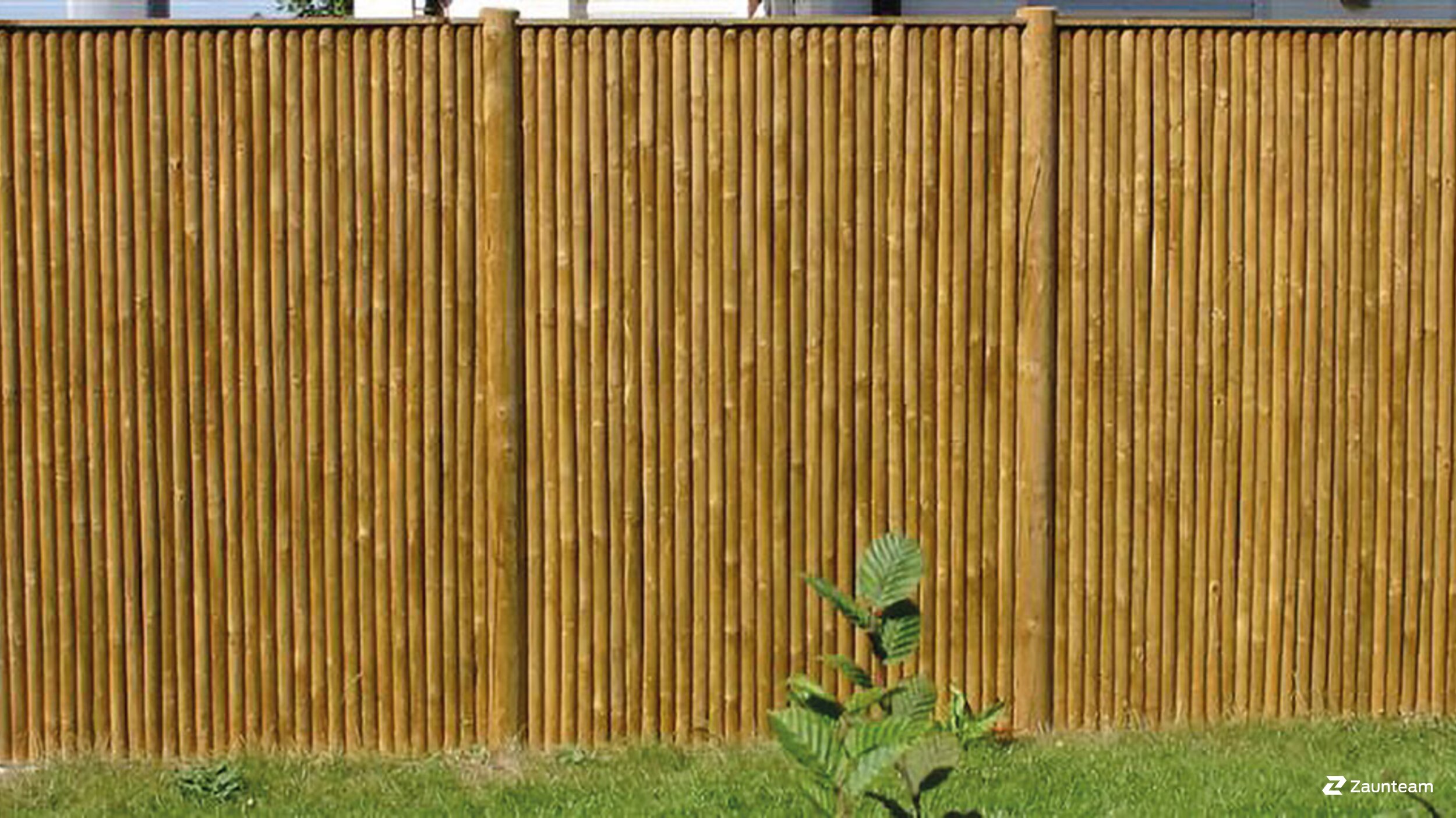 Der Sichtschutz aus Holz "Saas Fee" eignet sich hervorragend als Sicht- und Lärmschutz. Der Holz Sichtschutz Saas Fee ist aus imprägnierter Fichte gefertigt.  | © Zaunteam